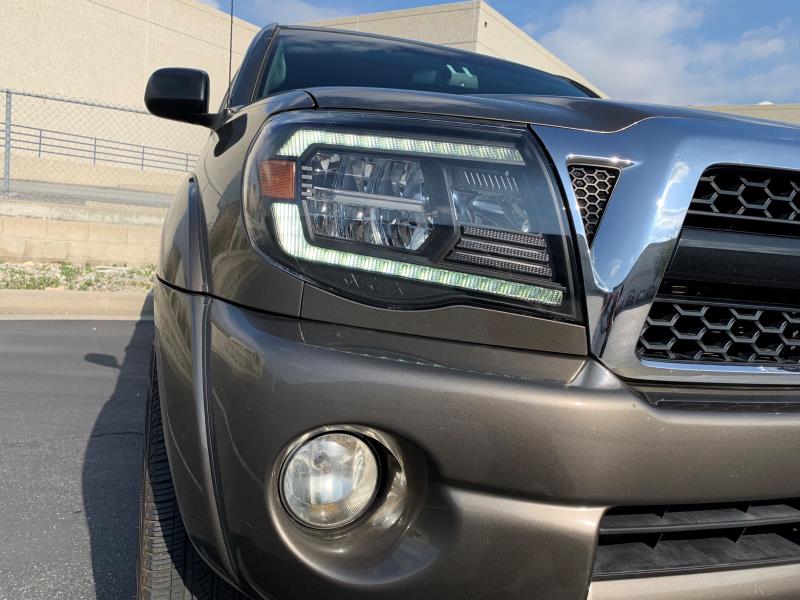 05-11 Toyota Tacoma LUXX-Series LED Crystal Headlights Alpha-Black - Image 5