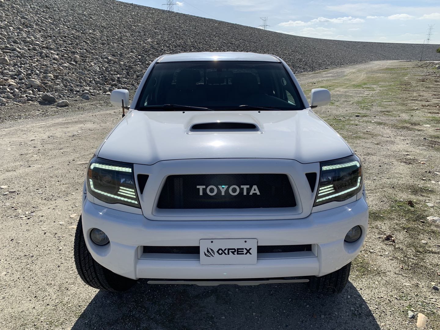 05-11 Toyota Tacoma LUXX-Series LED Projector Headlights Alpha-Black - Image 9
