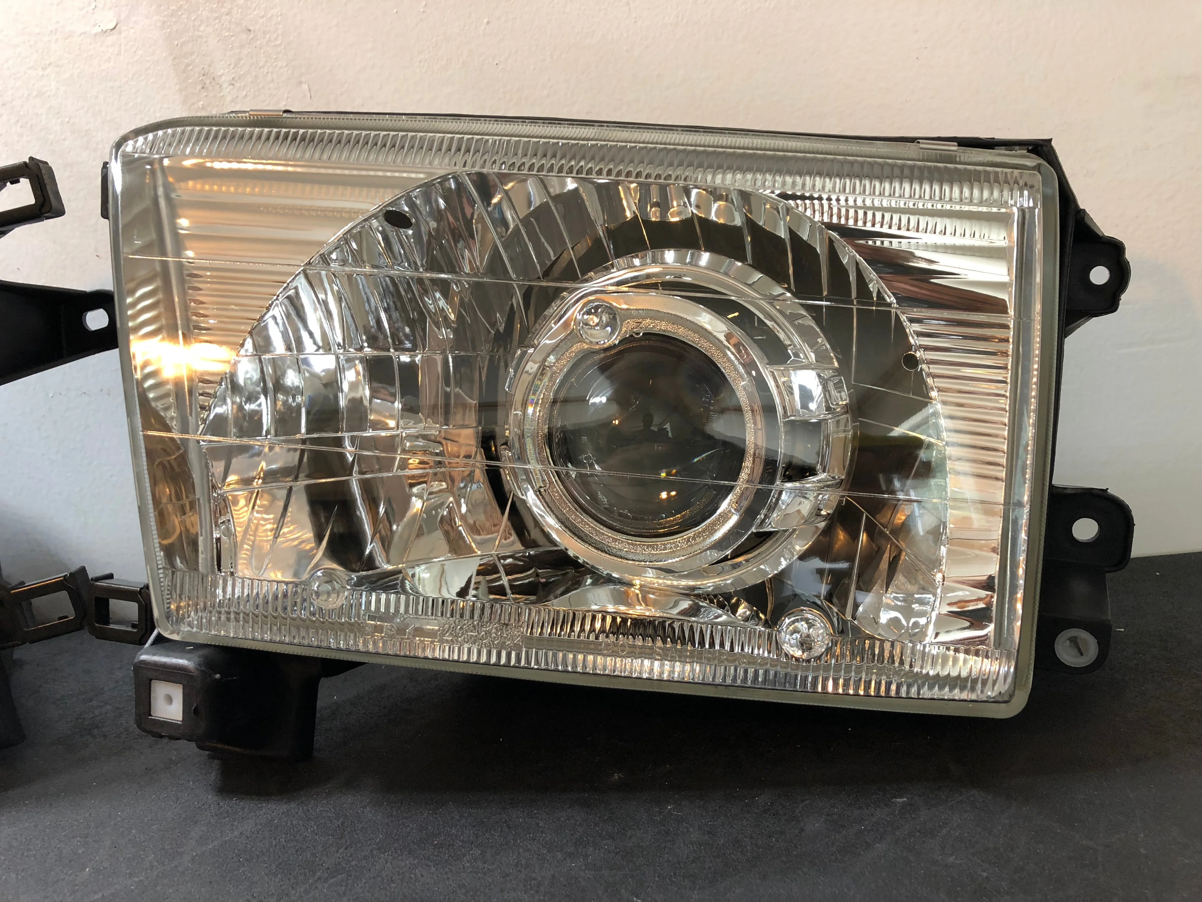 1996-2002 3rd Gen 4Runner LED Retrofit Headlights - Image 3
