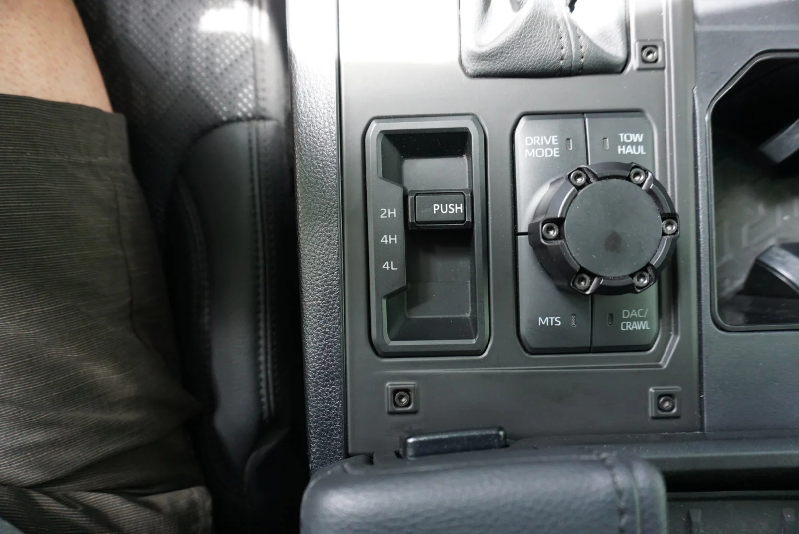 4x4 Button Trim (2022+ Tundra) - ARMY GREEN - Image 3