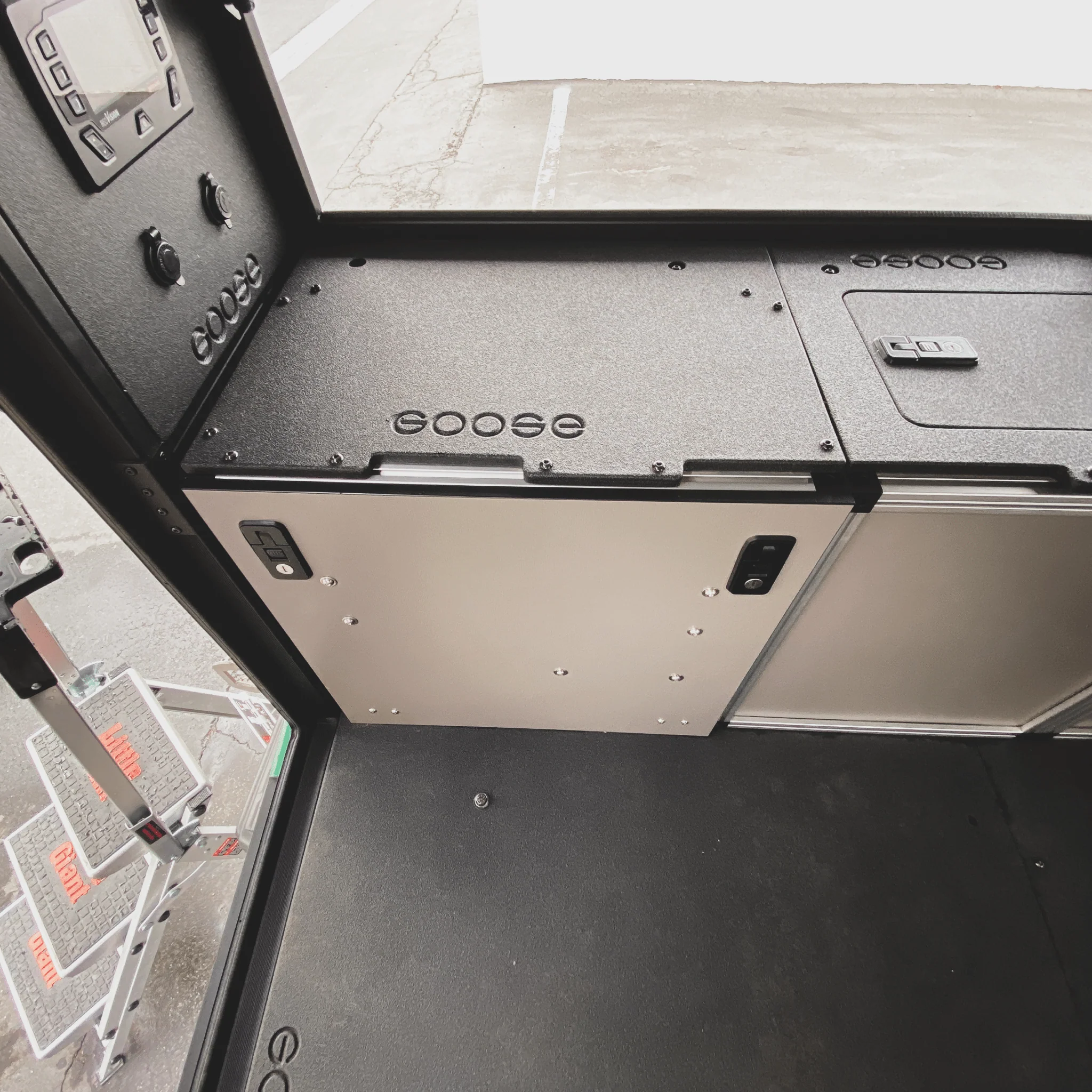 Alu-Cab Alu-Cabin Canopy Camper - Chevrolet Silverado 1500 / GMC Sierra 1500 2019-Present 4th Gen. - Rear Power Management Module - Image 2