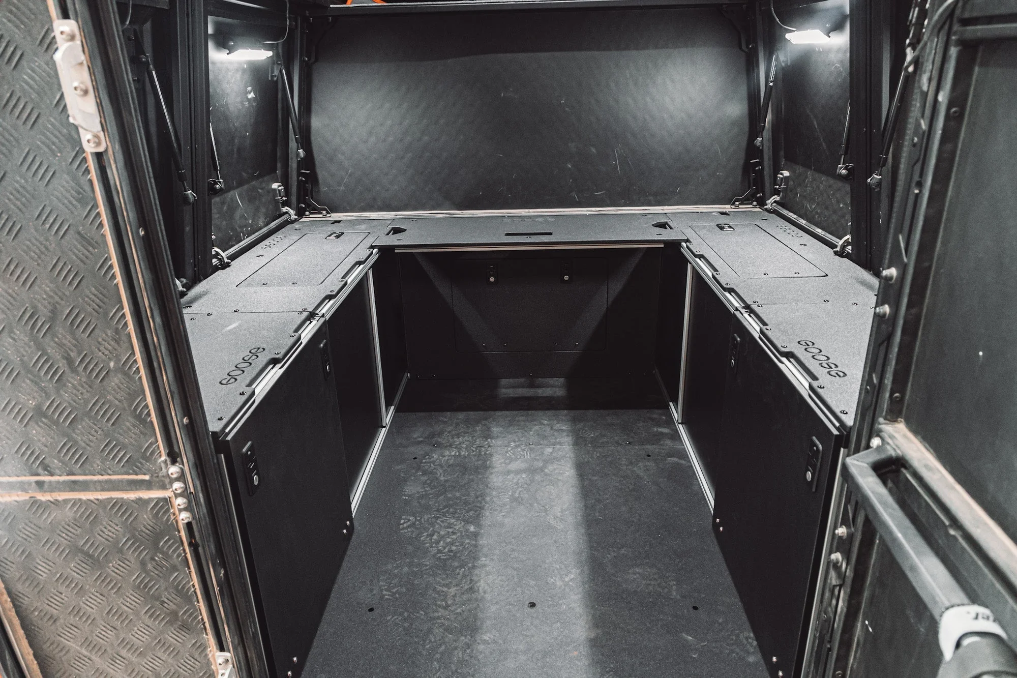 Alu-Cab Alu-Cabin Canopy Camper - Chevrolet Silverado 1500 / GMC Sierra 1500 2019-Present 4th Gen. - Rear Power Management Module - Image 4