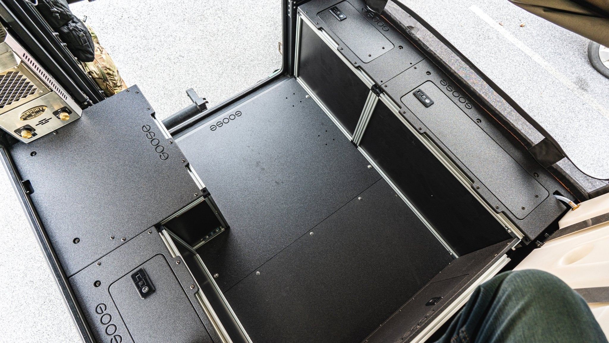 Alu-Cab Canopy Camper V2 - Toyota Tacoma 2005-Present 2nd & 3rd Gen. - Rear Utility Module - 5' Bed - Image 2