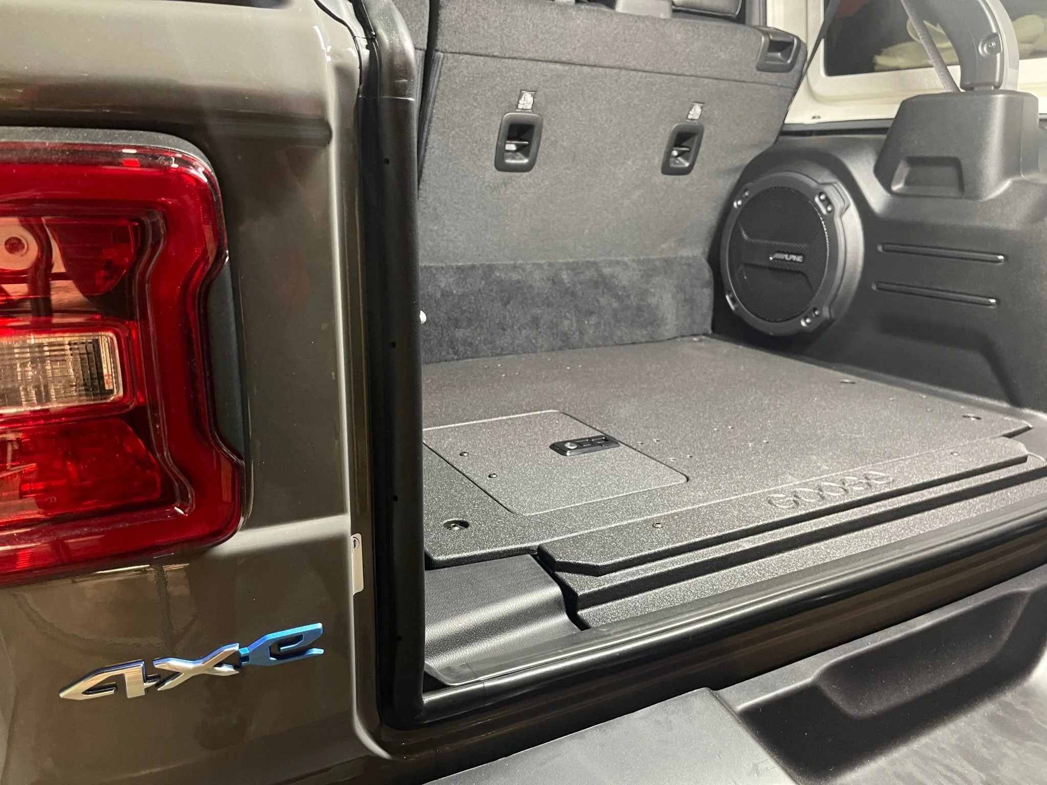 Jeep Wrangler 2021-Present 4xe 4 Door - Rear Plate System - Image 3