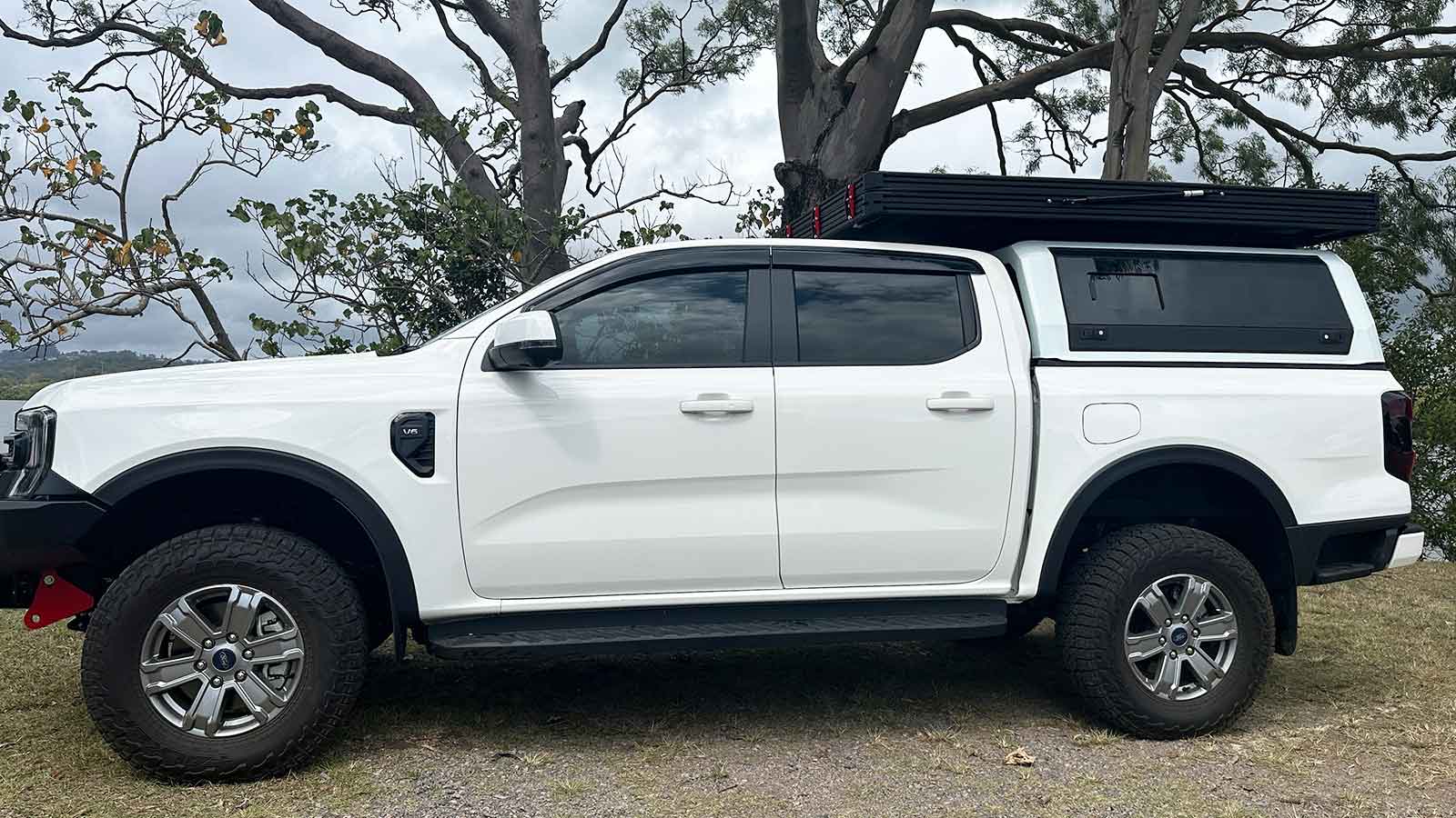 The Bush Company LX27 Clamshell Rooftop Tent - Image 14